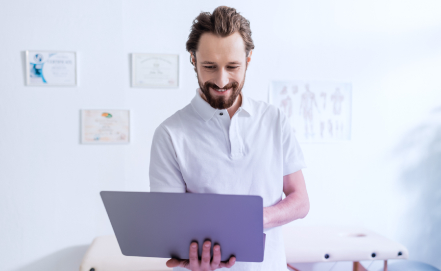 Coach using online course tools to scale their business